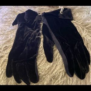 Vintage midnight blue velvet wrist length gloves size 6